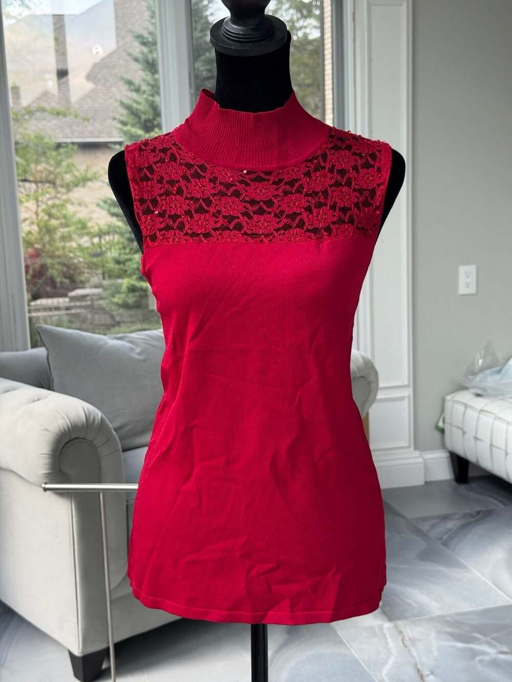 Cable & Gauge Red Sleeveless Mock Neck Lace Detail Top Size M